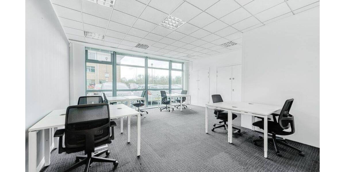 Privater Büroraum für 3 Personen in Regus Aircargo Businesspark zimmer