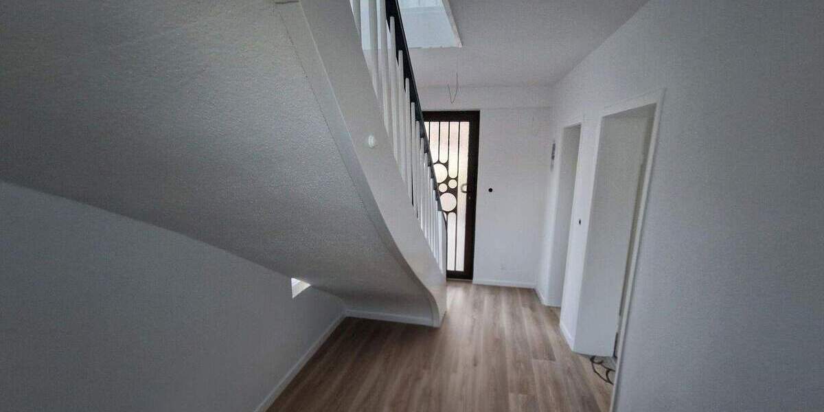 Toplage am Maudacher Bruch - Kernsaniertes Doppelhaus in Sackgasse 5 zimmer