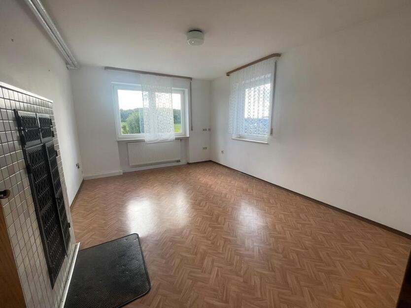 Wohnung ( ca. 175 qm, 7 Zimmer, Balkon, Großer Garten )