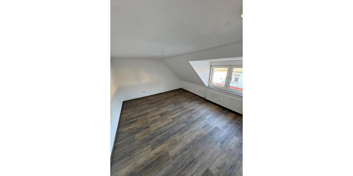 Dachgeschoßwohnung Mannheim Sandhofen - 3 Zimmer, 60 m&sup2;, 580&euro; | Angebot:24850531