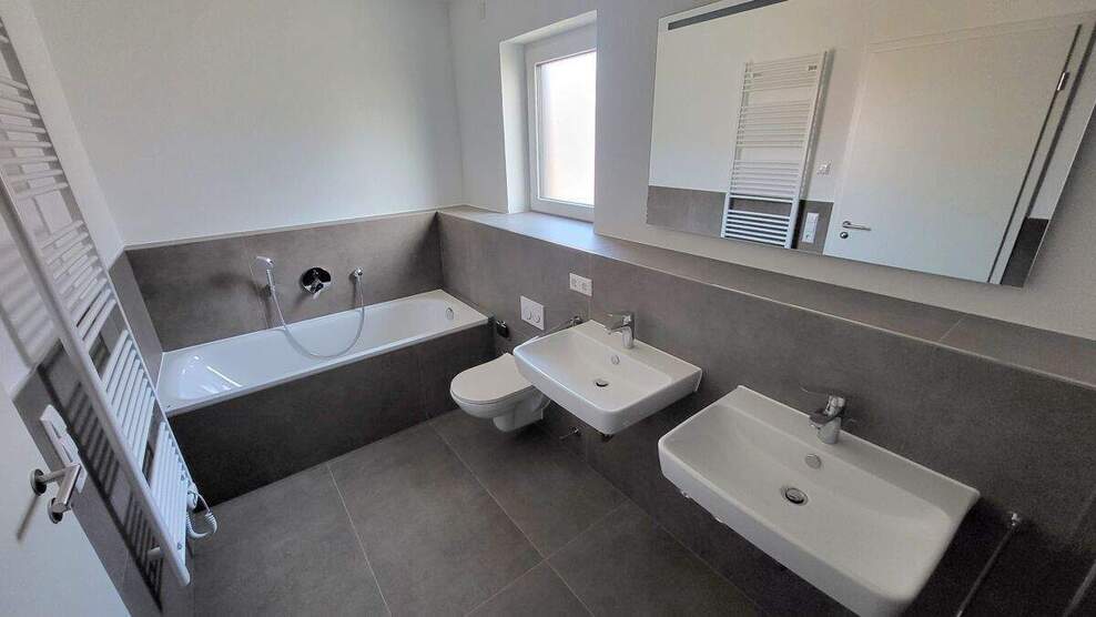 +++NU-Burlafingen, 4-Zi.-Mietwohnung, 105,60 m² Wfl., EG, großer Garten, Küche, 2 TG-Stpl.+++ 4 zimmer