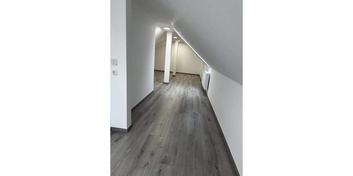 Moderne 4- Zimmer Dachgeschosswohnung in Adendorf 4 zimmer