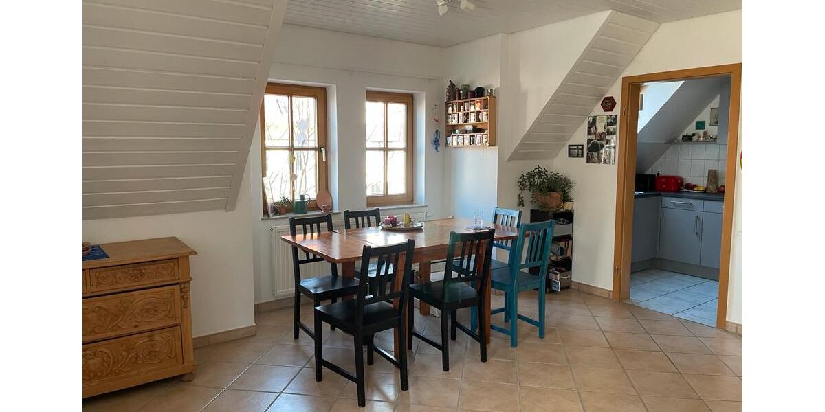 Dachgeschoßwohnung Rottenburg am Neckar - 3 Zimmer, 72 m&sup2;, 1.300&euro; | Angebot:24609257