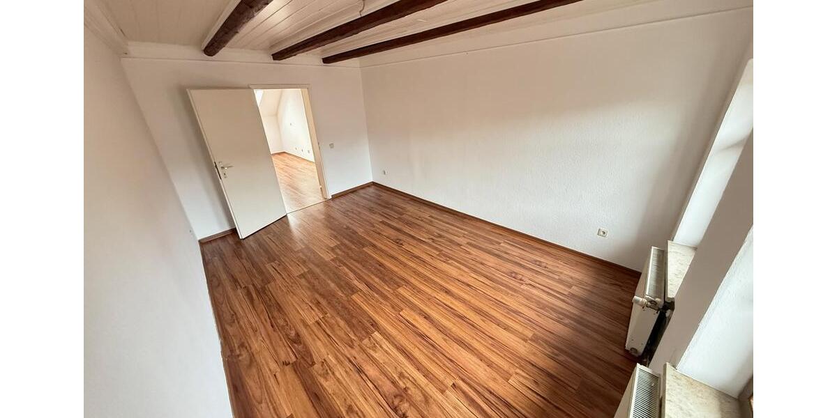 Dachgeschoßwohnung Weißenfels - 4 Zimmer, 111 m&sup2;, 595&euro; | Angebot:26031673