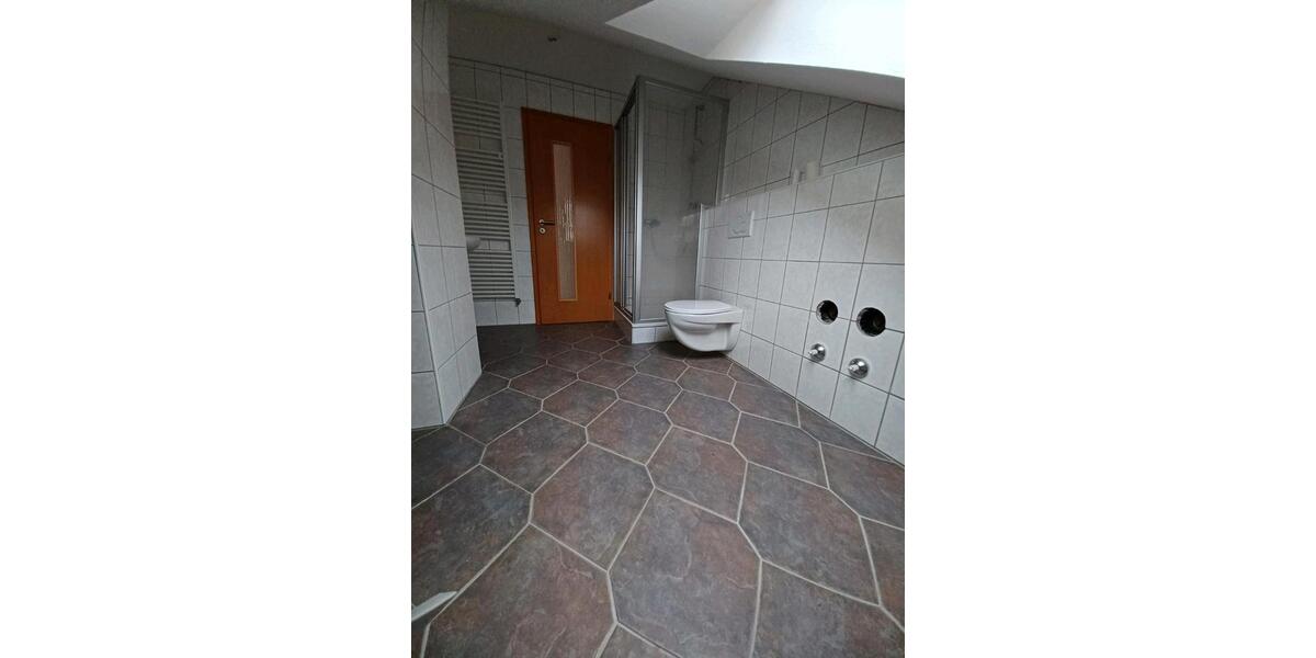 Dachgeschoßwohnung Elsenfeld - 3 Zimmer, 76 m&sup2;, 760&euro; | Angebot:25516261