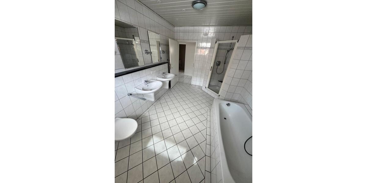 Dachgeschoßwohnung Lohne (Oldenburg) - 4 Zimmer, 140 m&sup2;, 1.100&euro; | Angebot:26698574