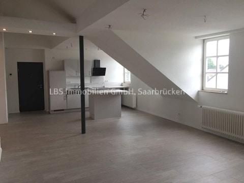 Charmante 2,5-Zimmer-Dachgeschosswohnung in einem sanierten Altbau in Saarlouis 2 zimmer