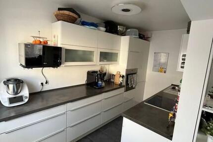 Moderne 3 Zimmer Erdgeschoss Wohnung mit Küche, Balkon und Garten zimmer
