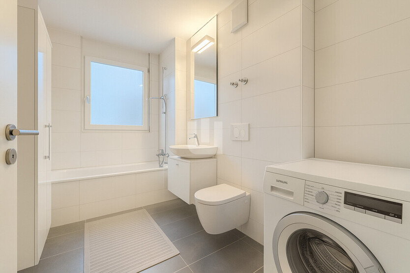 WINDISCH IMMOBILIEN - Neuwertige 3-Zimmer Wohnung mit EBK und Balkon zentral in Gröbenzell 3 zimmer