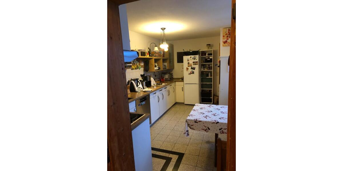 3 12 Zimmer Wohnung im 1. OG im gepflegten Altbau 3 zimmer