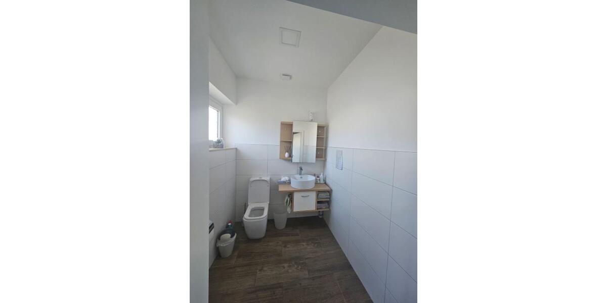 Leopoldshöhe PhysiopaxisBüroraum zur vermieten ca.80m²(50+30m²) zimmer