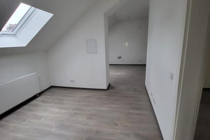 Sanierte 3 ZKB- Dachgeschoss Wohnung 5 zimmer