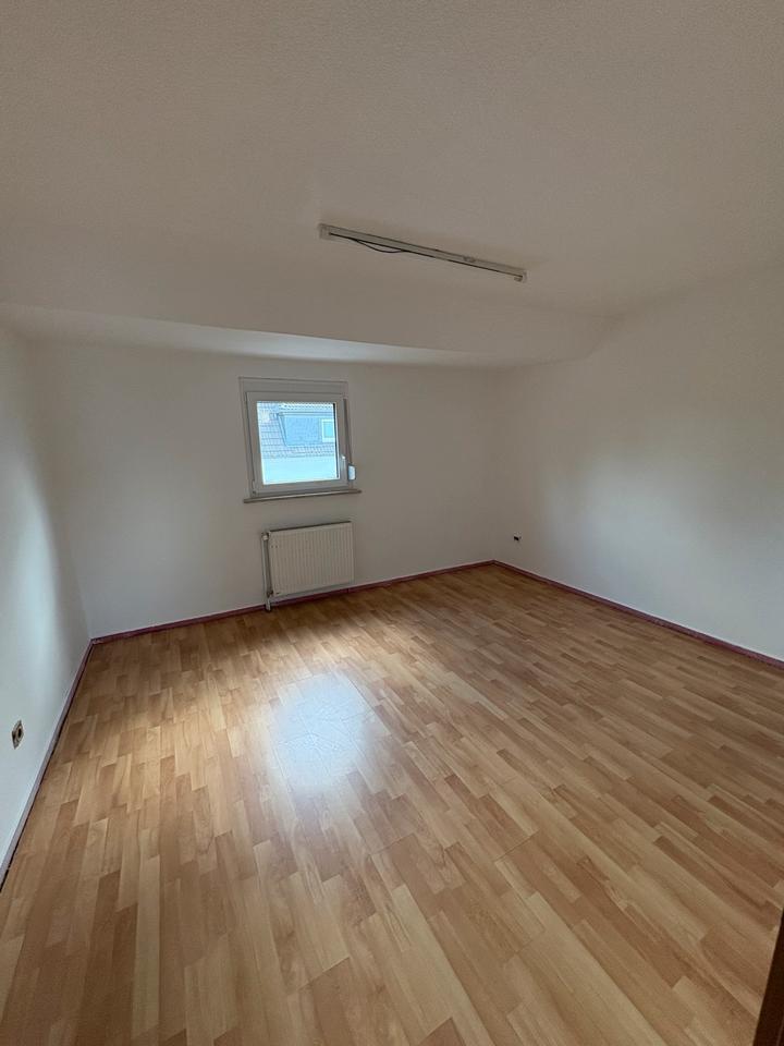Neu renoviertes Einfamilienhaus mit Garten & Stellplatz