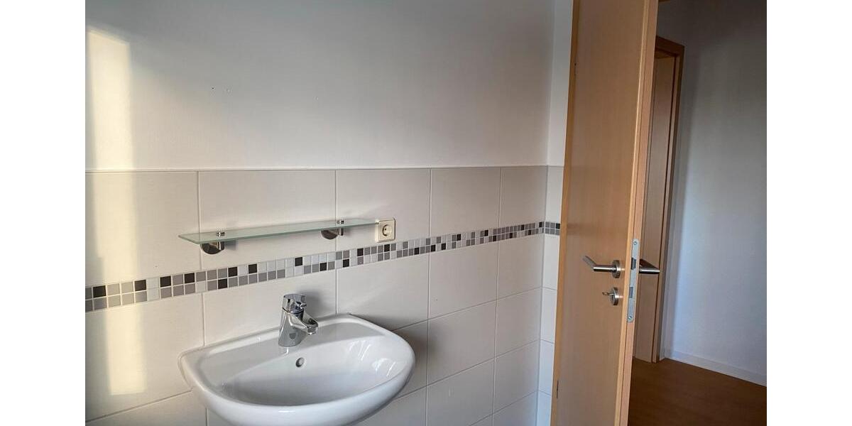 Etagenwohnung Leuna - 3 Zimmer, 65 m&sup2;, 396&euro; | Angebot:25944862