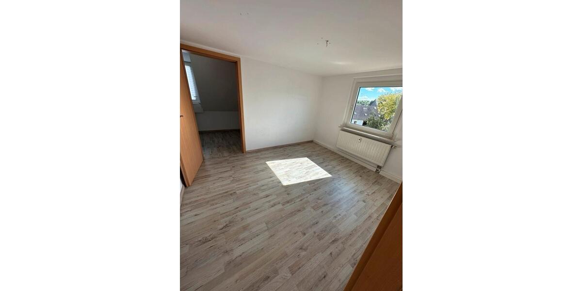 Dachgeschoßwohnung Hecklingen - 4 Zimmer, 62 m&sup2;, 350&euro; | Angebot:24878569