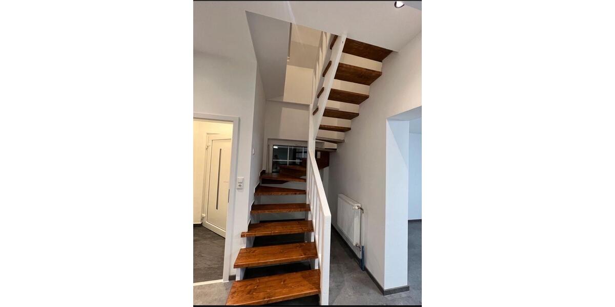 Etagenwohnung Heide - 5 Zimmer, 105 m&sup2;, 1.050&euro; | Angebot:25477192