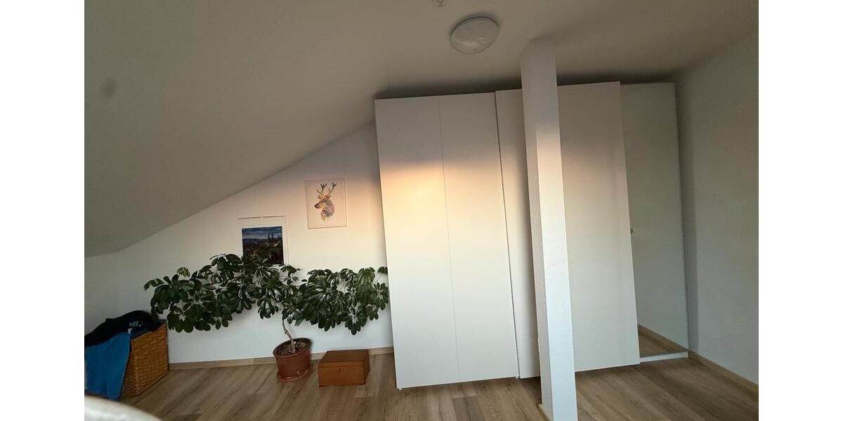 Dachgeschoßwohnung Apolda - 3 Zimmer, 85 m&sup2;, 930&euro; | Angebot:25352752