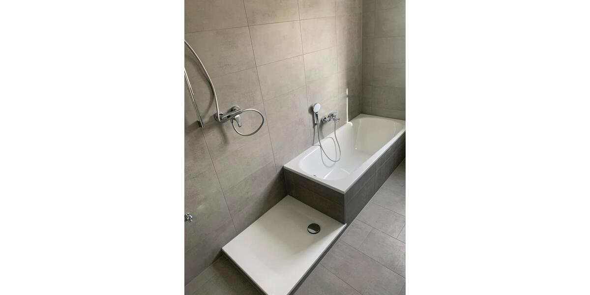 Etagenwohnung Teublitz - 7 Zimmer, 215 m&sup2;, 1.400&euro; | Angebot:26183694