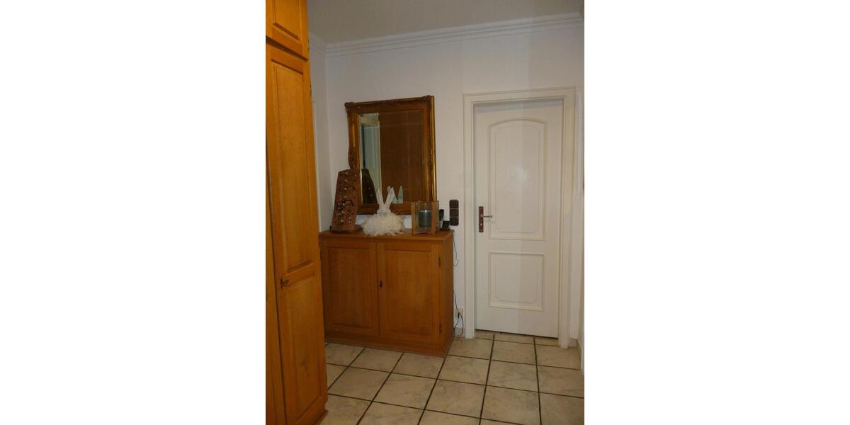 Etagenwohnung Mönchengladbach Ost - 2 Zimmer, 170 m&sup2;, 1.200&euro; | Angebot:24849031