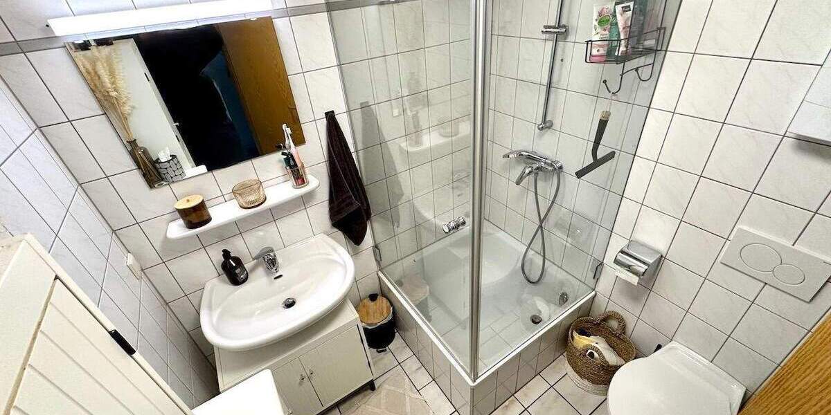 Gut geschnittene Dachgeschosswohnung in beliebter Wohnlage 2 zimmer