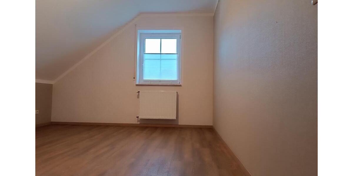 Dachgeschoßwohnung Dipperz - 3 Zimmer, 100 m&sup2;, 850&euro; | Angebot:24795641