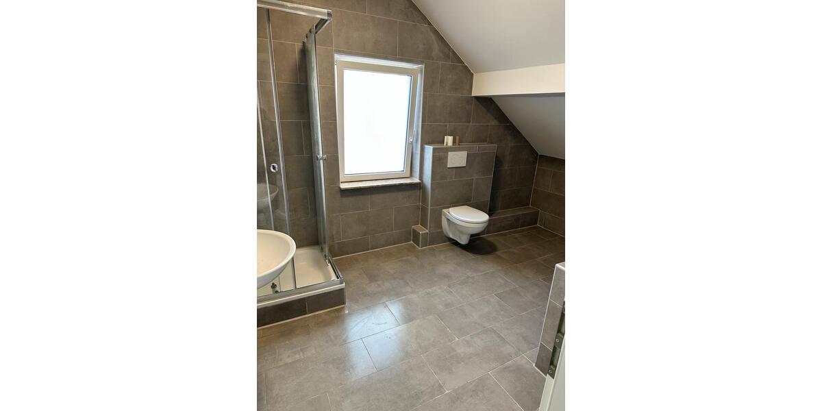 Dachgeschoßwohnung Saarbrücken Dudweiler - 2 Zimmer, 70 m&sup2;, 650&euro; | Angebot:25977452