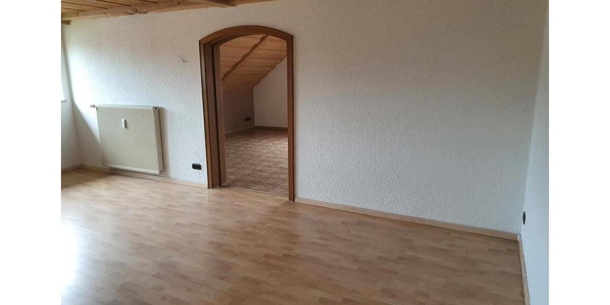 Dachgeschoßwohnung Schnaittenbach - 4 Zimmer, 130 m&sup2;, 1.050&euro; | Angebot:26223709