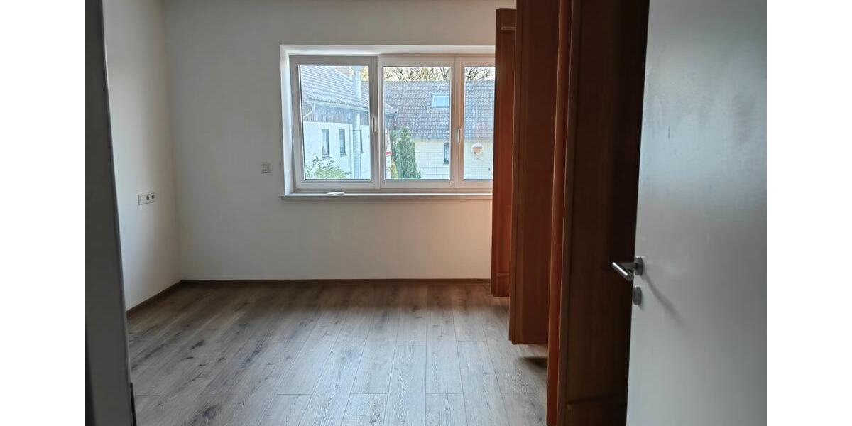 Etagenwohnung Roßbach - 4 Zimmer, 145 m&sup2;, 1.000&euro; | Angebot:26706100