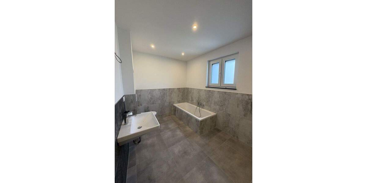 Reihenmittelhaus Ofenbach Bieber - 7 Zimmer, 200 m&sup2;, 3.000&euro; | Angebot:24031809