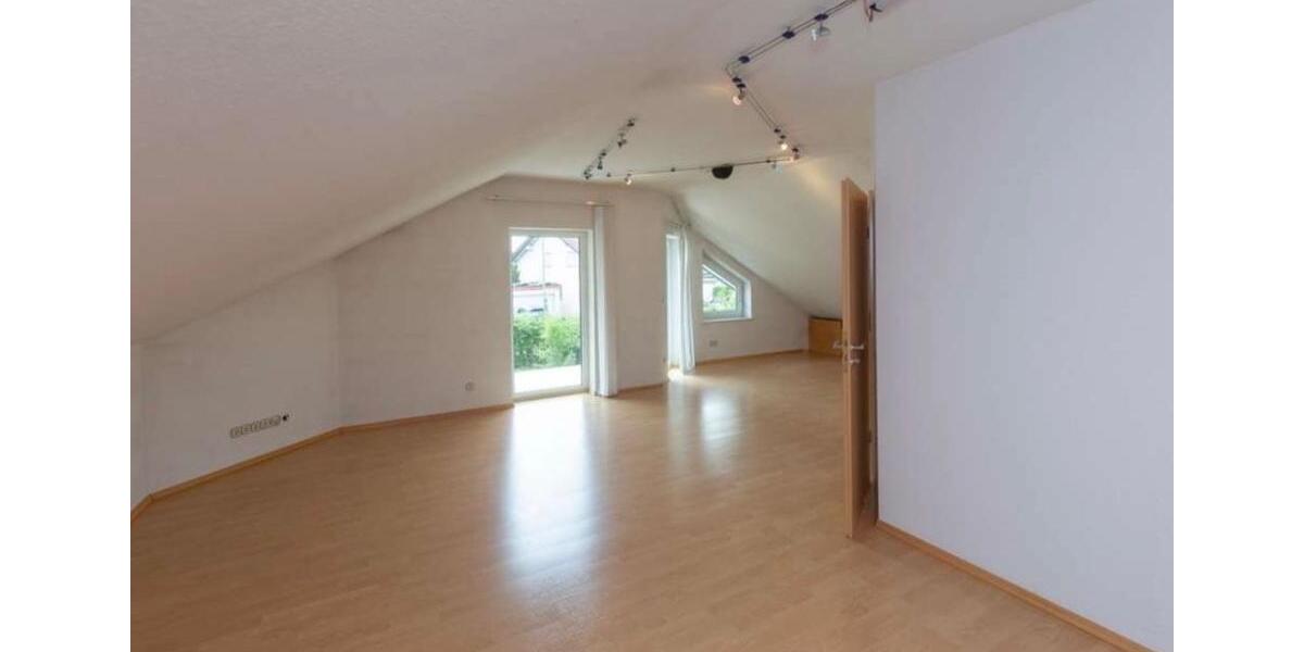 Dachgeschoßwohnung Buseck - 3 Zimmer, 100 m&sup2;, 1.200&euro; | Angebot:24995834