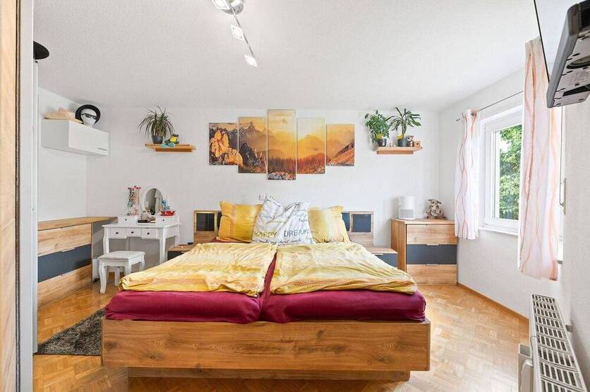 2-Etagen-Wohnung mit 2 TG-Stellplätze, EBK, 2 BadeZimmer, Balkon und Terrasse