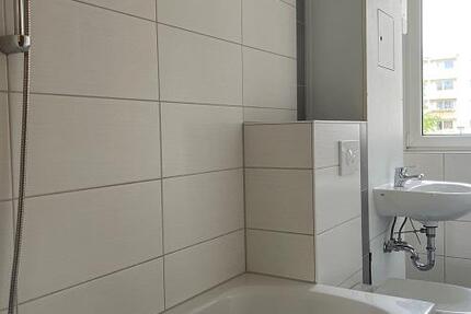 Bezugsfertige familienfreundliche Wohnung mit saniertem Bad! zimmer