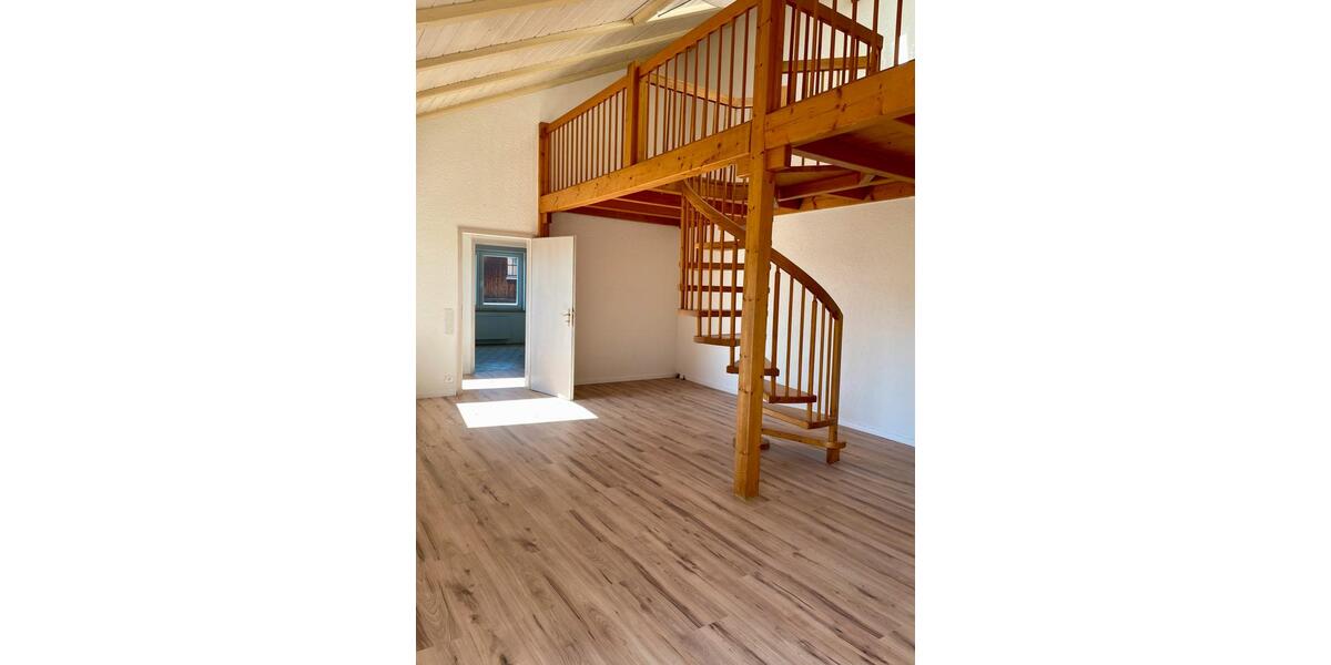 Dachgeschoßwohnung Neustadt bei Coburg - 4 Zimmer, 135 m&sup2;, 895&euro; | Angebot:26705080