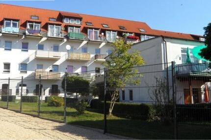 Helle 2 Raum Wohnung mit Balkon und Einbau -Singel-Küche 2 zimmer