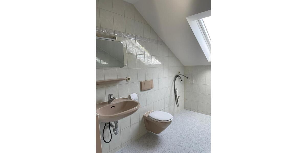 Dachgeschoßwohnung Simbach am Inn - 3 Zimmer, 95 m&sup2;, 750&euro; | Angebot:26089182