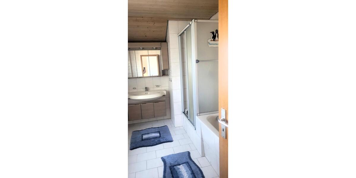 Neu renoviertes möbliertes Zimmer in 2er WG (männlich) 1 zimmer