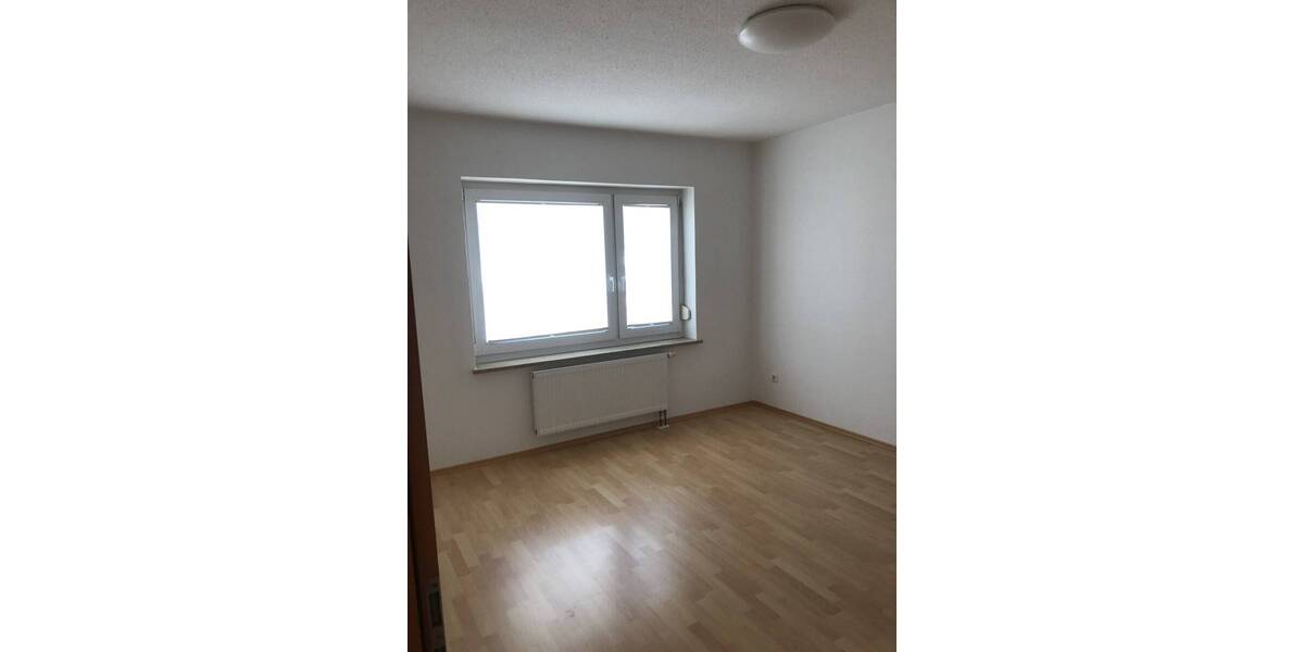 Etagenwohnung Deggendorf - 3 Zimmer, 81 m&sup2;, 850&euro; | Angebot:26474811