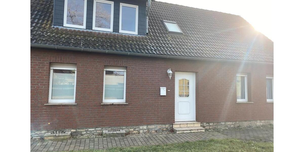 Dachgeschoßwohnung Hecklingen - 2 Zimmer, 60 m&sup2;, 300&euro; | Angebot:26531470