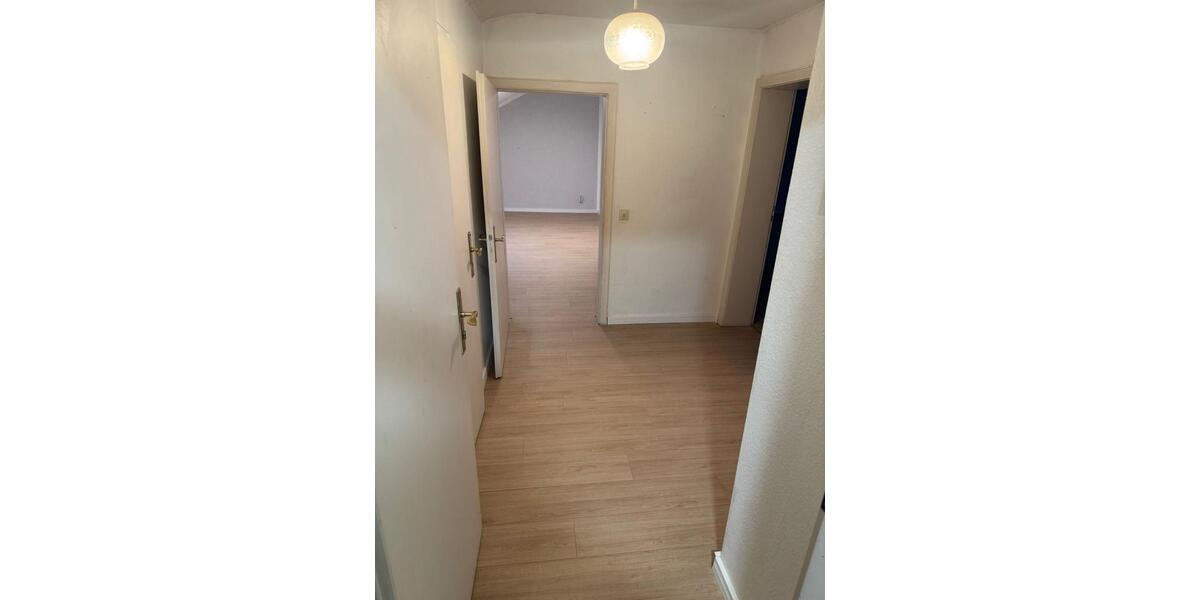 Dachgeschoßwohnung Grevenbroich - 2.5 Zimmer, 96 m&sup2;, 720&euro; | Angebot:25057385