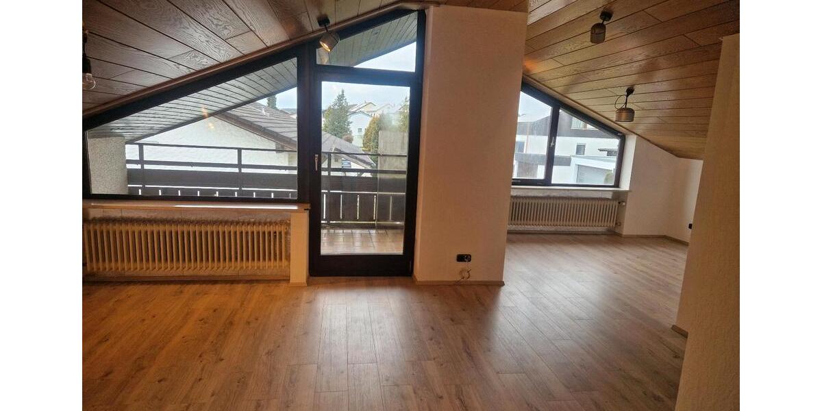Dachgeschoßwohnung Bachhagel - 3 Zimmer, 80 m&sup2;, 780&euro; | Angebot:25178608