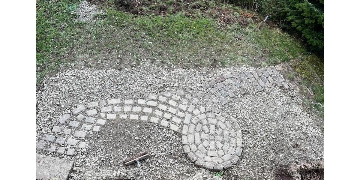 Freistehendes Einfamilienhaus mit großen Garten am Hang 4 zimmer