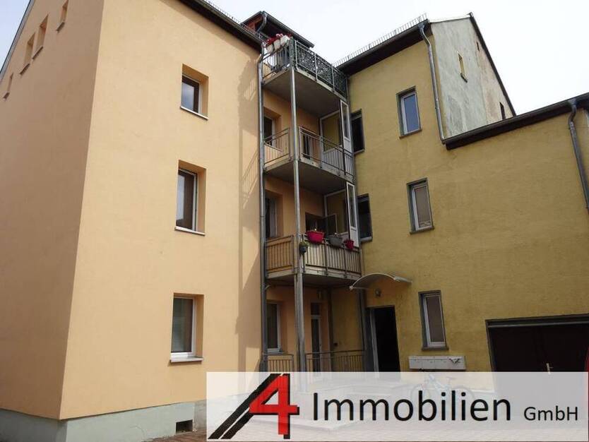 Großzügige 4-Zi-Wohnung mit Balkon und SP im 1.OG