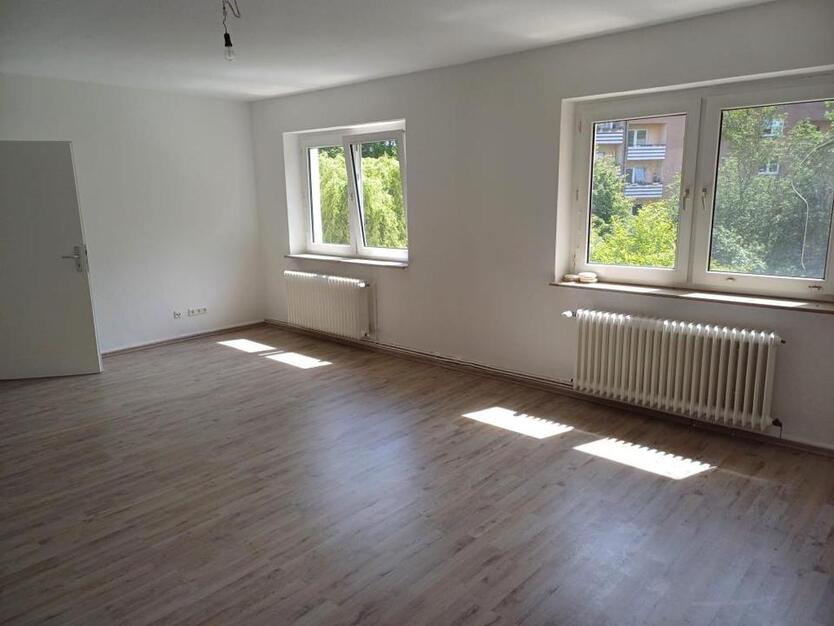 Große 2 Zimmer Wohnung im 1. Obergeschoss zimmer