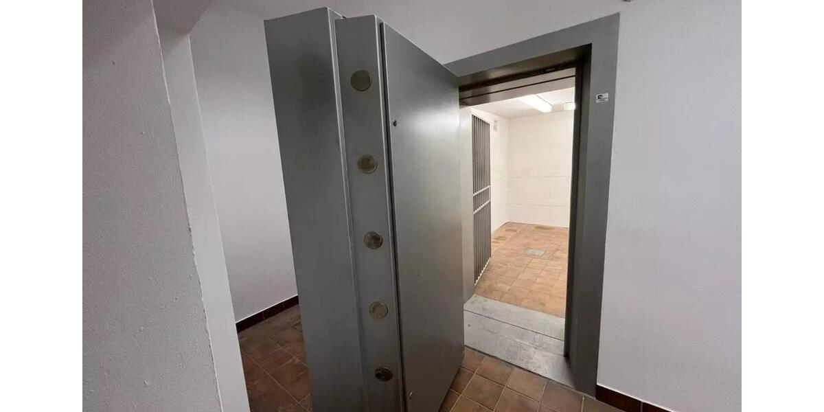 Hochparterre Bad Homburg vor der Höhe Gonzenheim - 5 Zimmer, 175 m&sup2;, 1.990&euro; | Angebot:25380898