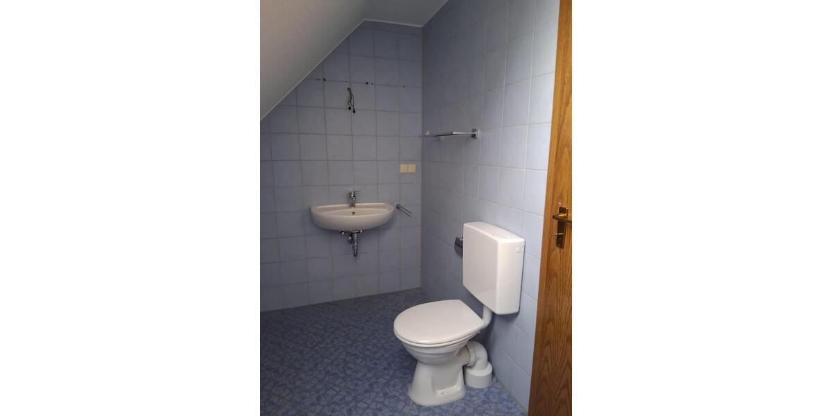 Dachgeschoßwohnung Halle - 2 Zimmer, 60 m&sup2;, 600&euro; | Angebot:24082894