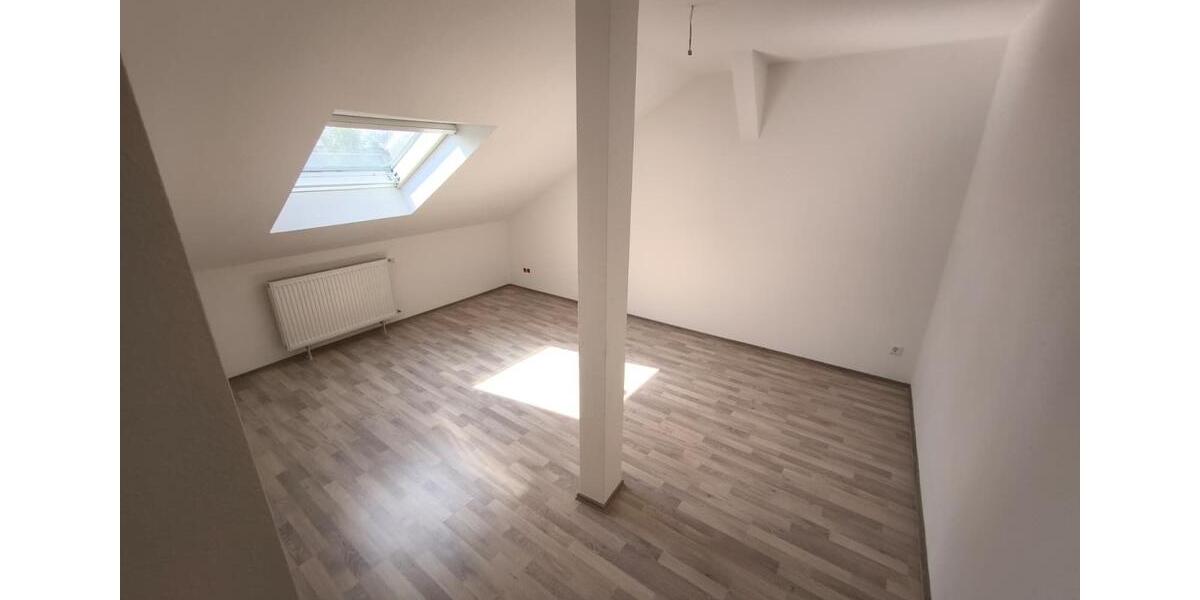 Dachgeschoßwohnung Zwickau - 3 Zimmer, 75 m&sup2;, 500&euro; | Angebot:26705459