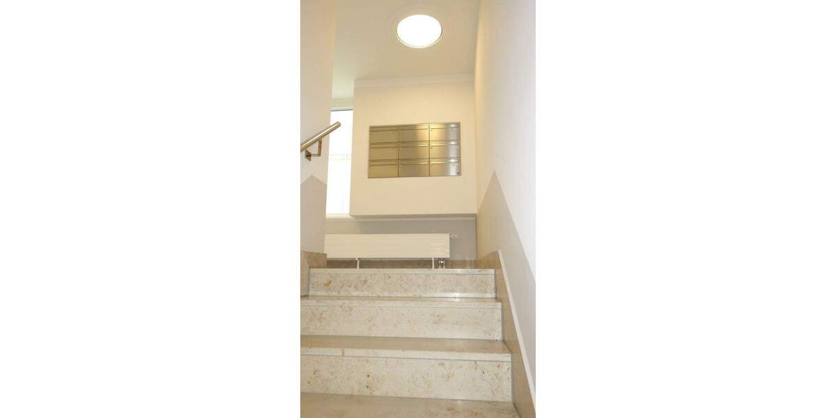 2 Zi. EG-Wohnung mit Garten u. Terrasse. Concierge. Eignet sich für eine Einzelperson. 2 zimmer