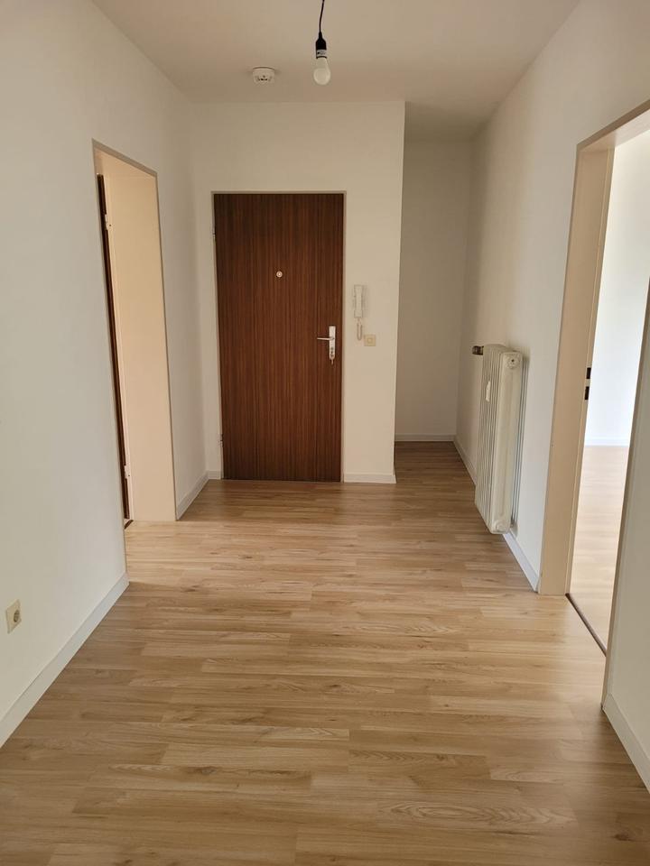 Sanierte 3 ZKB Wohnung mit Balkon