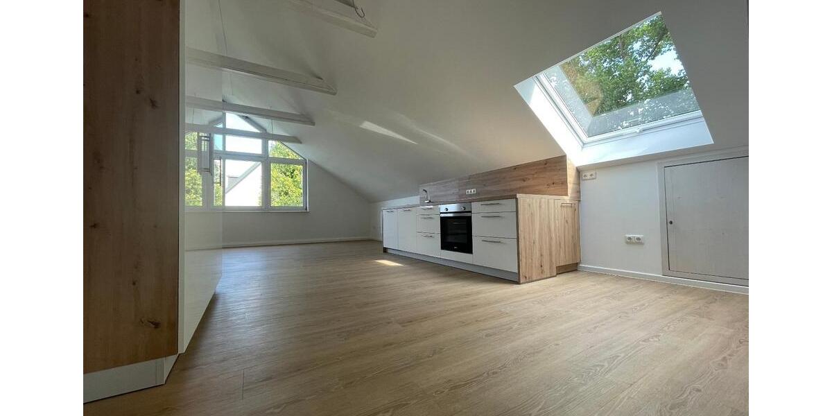 Dachgeschoßwohnung Weiden in der Oberpfalz - 3 Zimmer, 110 m&sup2;, 1.000&euro; | Angebot:25852677