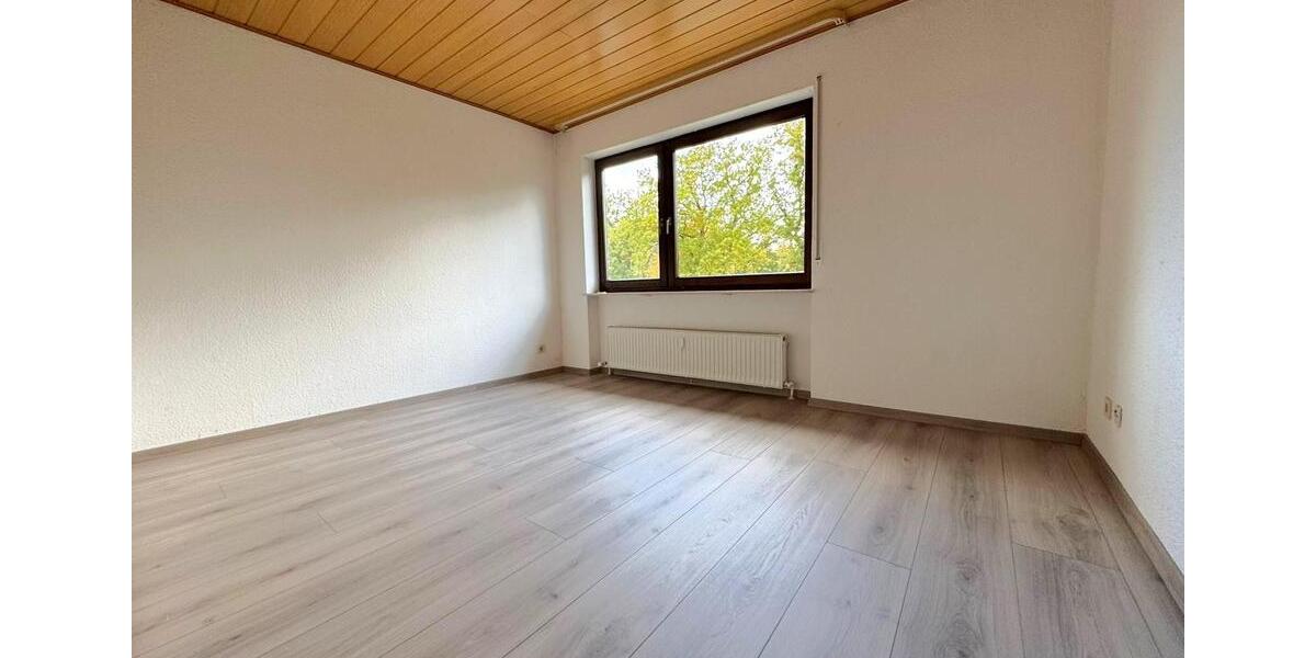 Erdgeschoßwohnung Bad Schwalbach - 4 Zimmer, 133 m&sup2;, 1.300&euro; | Angebot:26636099